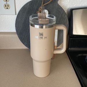 Stanley 40 oz traveler Tumbler